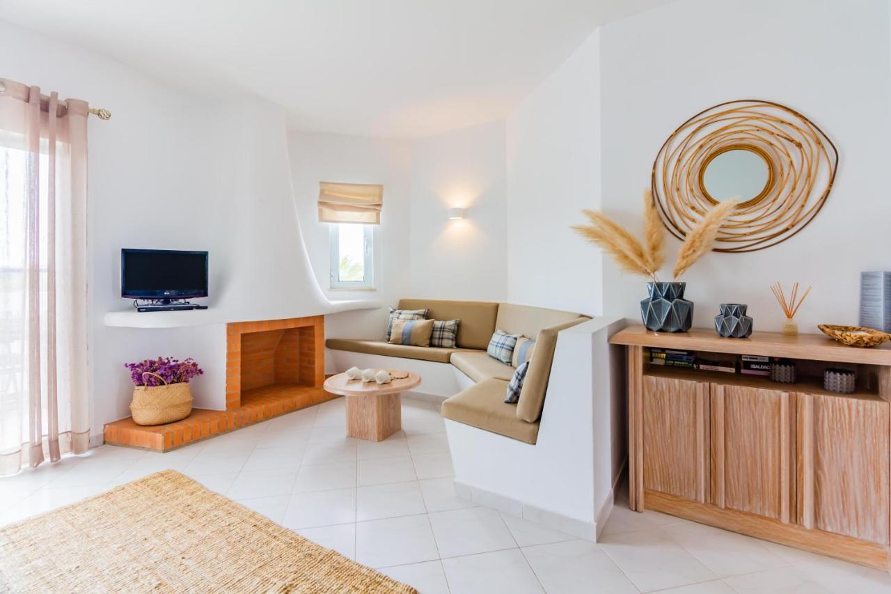 Family Holidays With Pool View Albufeira