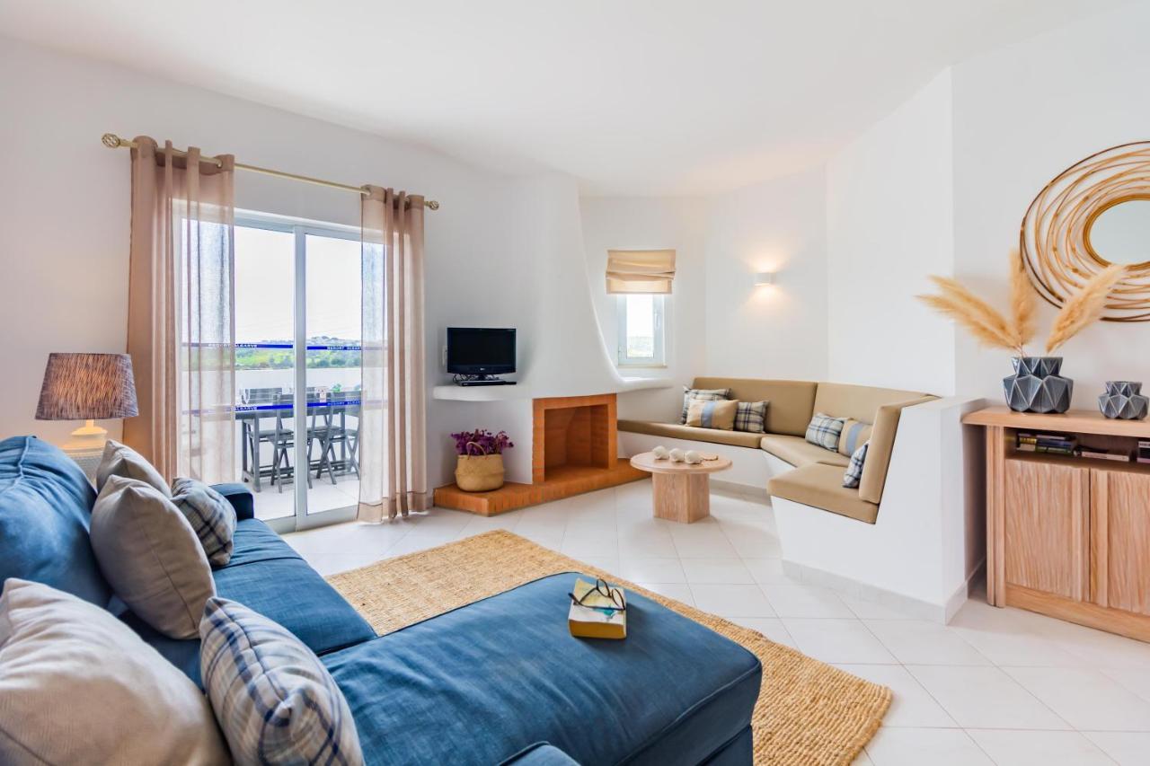 Family Holidays With Pool View Apartamento Albufeira