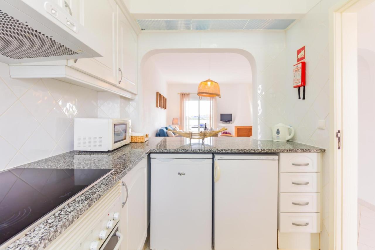 Apartment Family Holidays With Pool View Albufeira
