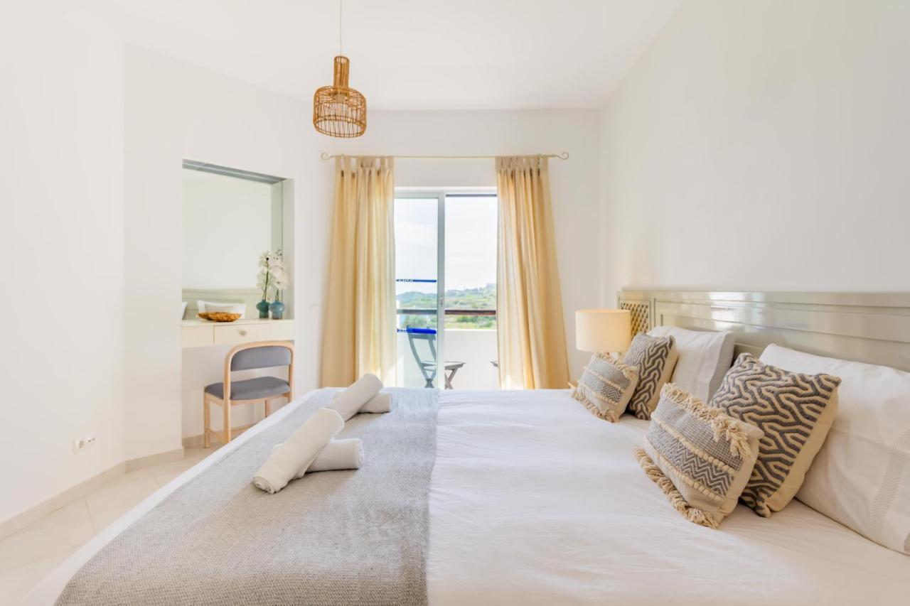 Family Holidays With Pool View Apartment *