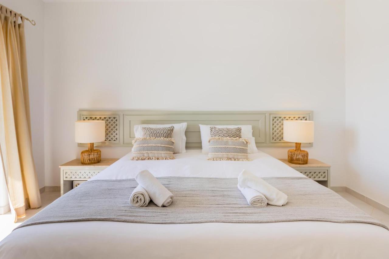 Family Holidays With Pool View Apartment *