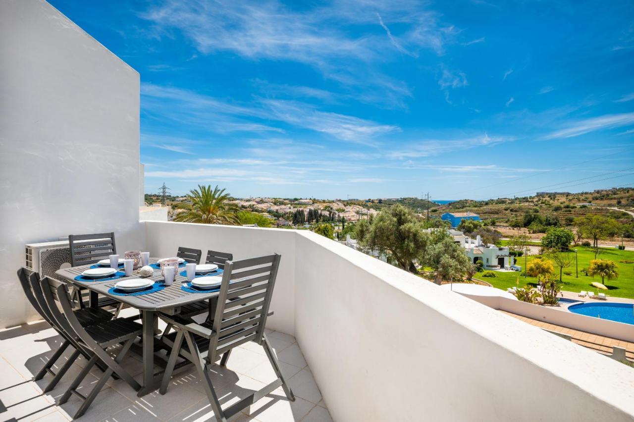 Family Holidays With Pool View *
