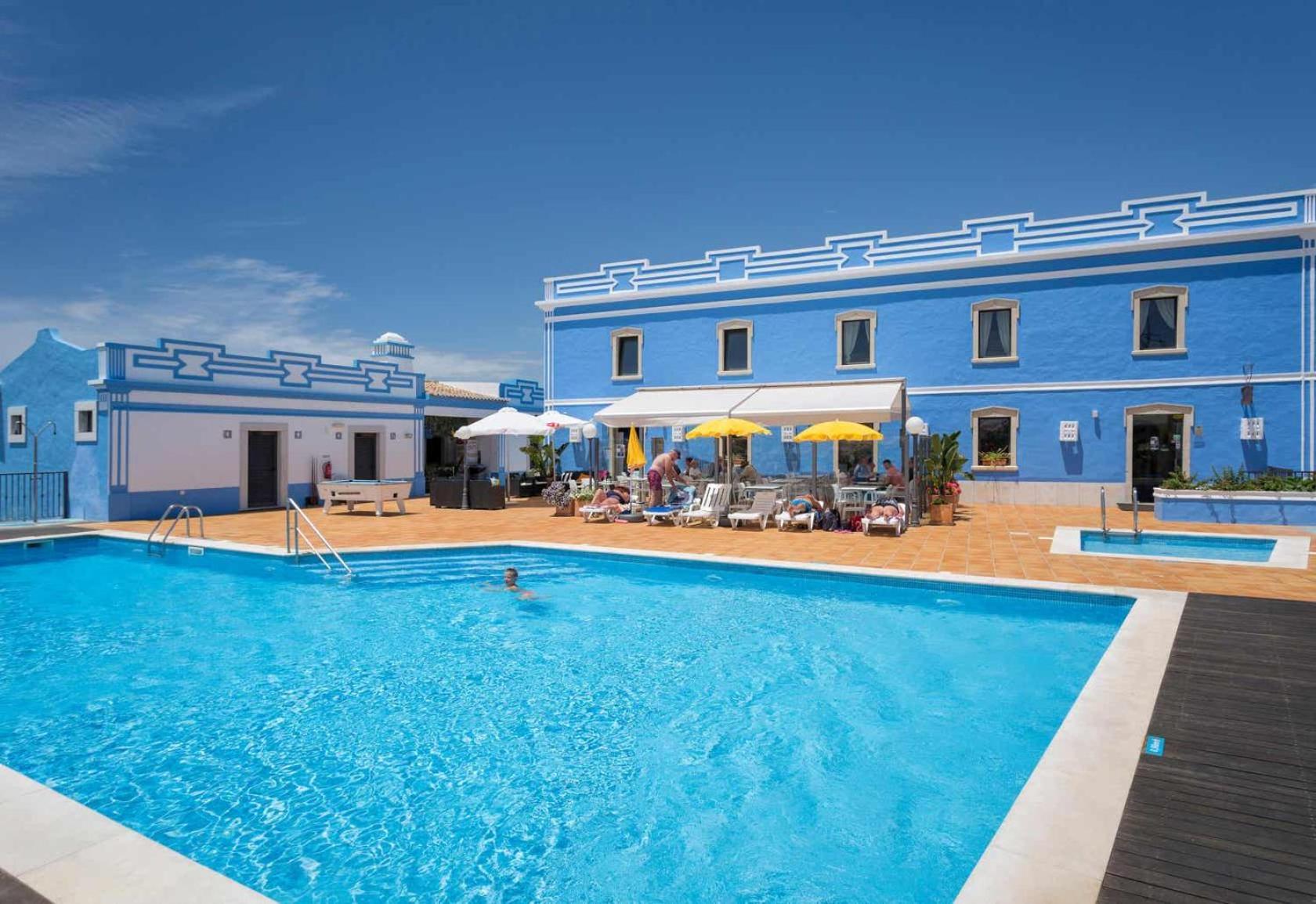 Family Holidays With Pool View Apartamento *